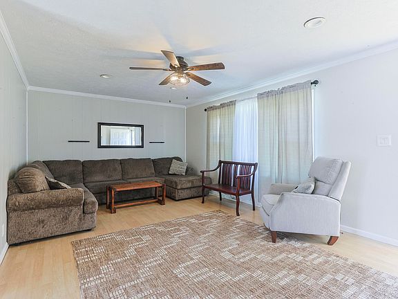 5th image of 1319 Cedarhurst Rd