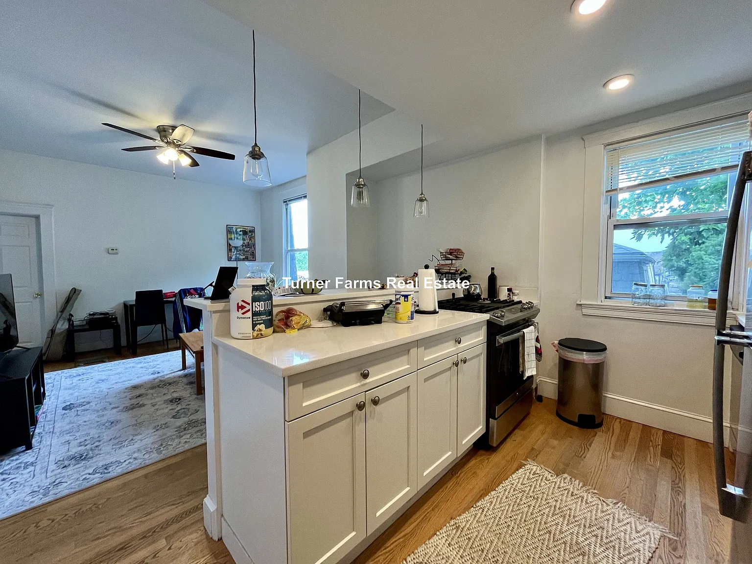 4 bed, 9999 sqft, $3,200 — Photo 4