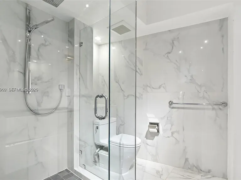 5255 Collins Ave #7G — Photo 11