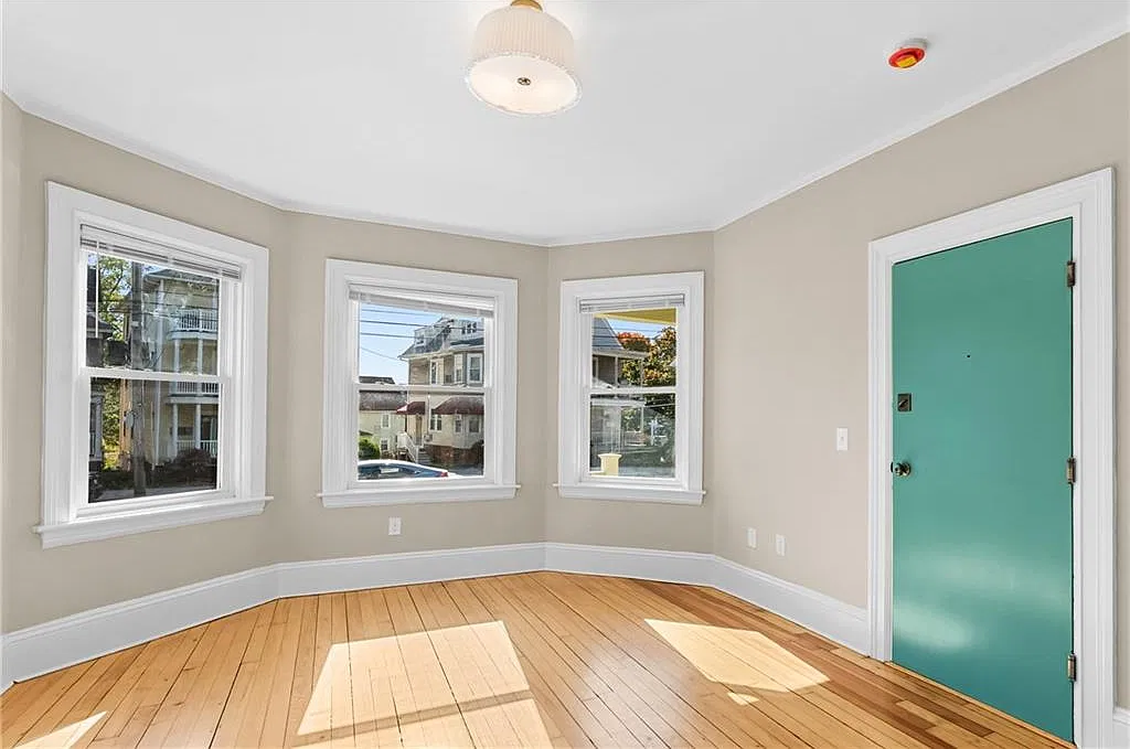 2 bed, 1.0 bath, 1074 sqft, $2,000 — Photo 2