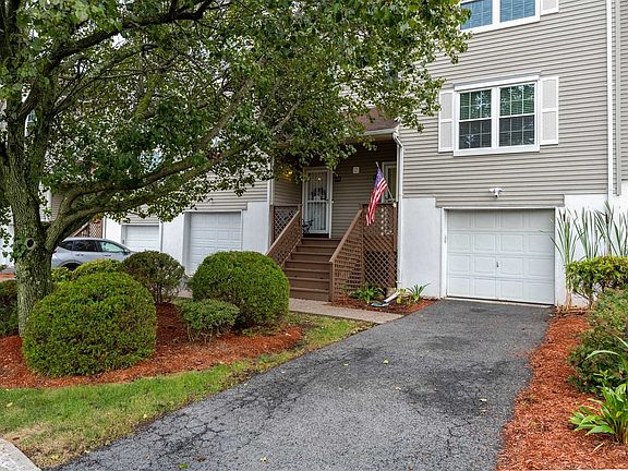 3rd image of 119 Highwood Dr