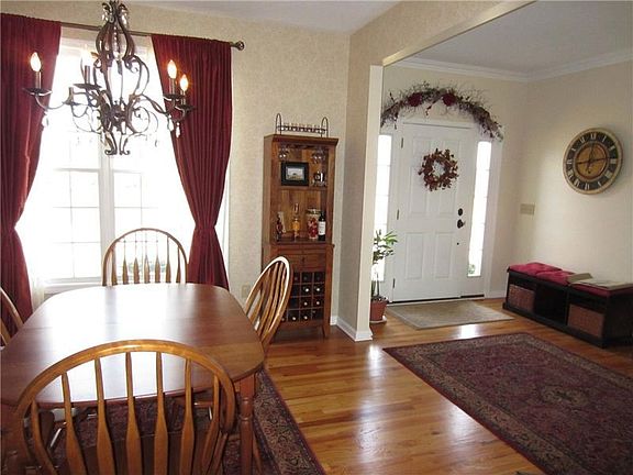 5th image of 37 Candlewood Dr
