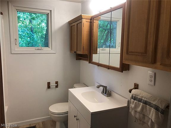 4th image of 982 Timothy Dr