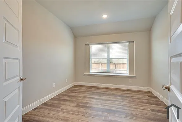 204 Rosewood Dr — Photo 18