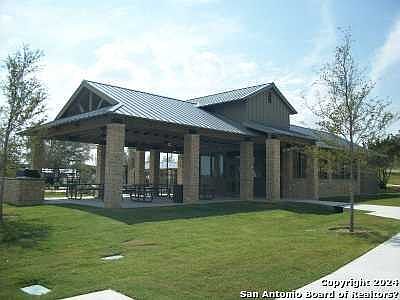 2nd image of 911 Fort Crockett