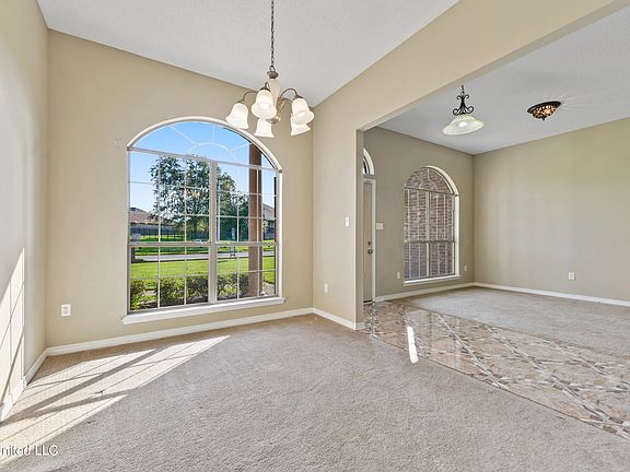 5th image of 17200 Excalibur Cir