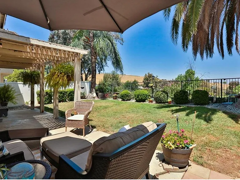 15434 Ficus St — Photo 31