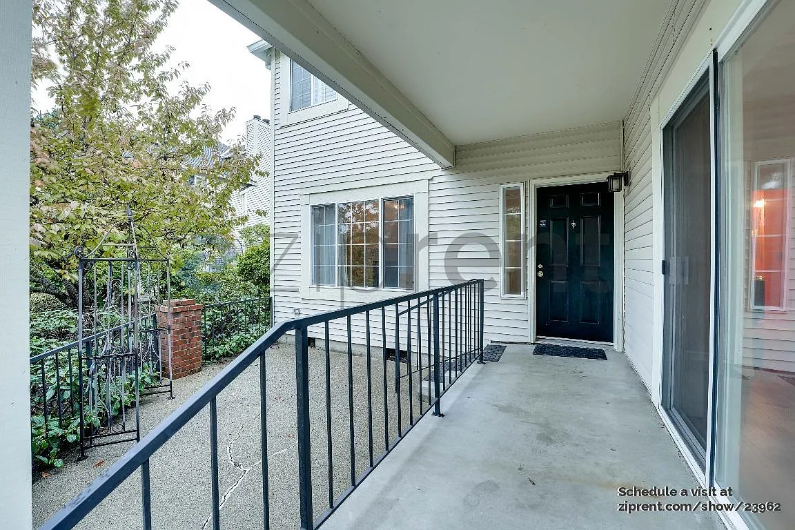3 bed, 2.5 bath, 1487 sqft, $3,300 — Photo 3