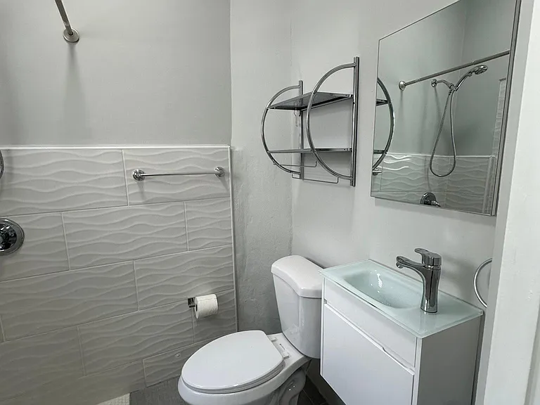 515 Calle Barbe #1B — Photo 8