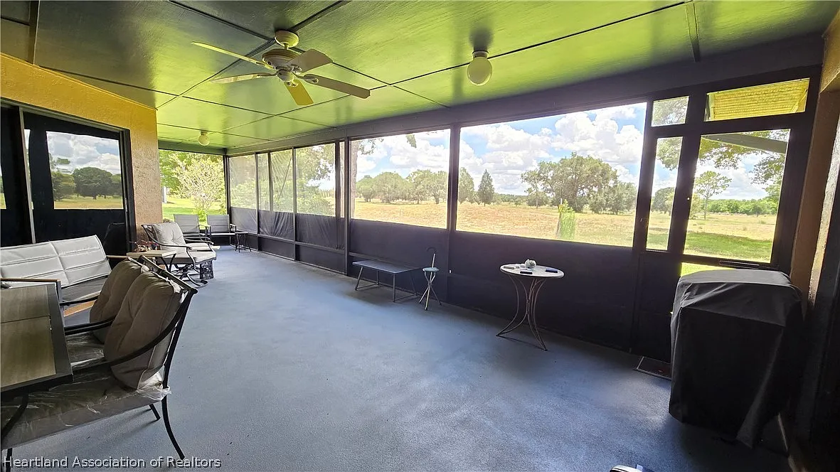 3 bed, 1.0 bath, 2387 sqft, $2,000 — Photo 3