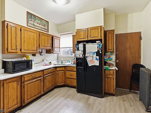 4th image of 27 Jacques St