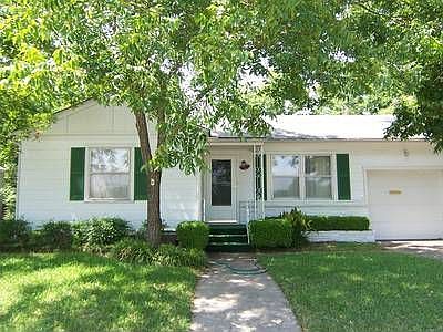 2nd image of 905 Erath Dr