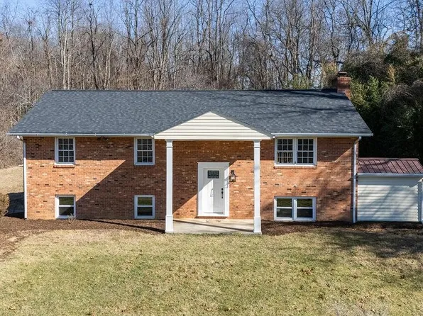 854 Old White Hill Rd, Stuarts Draft, VA 24477