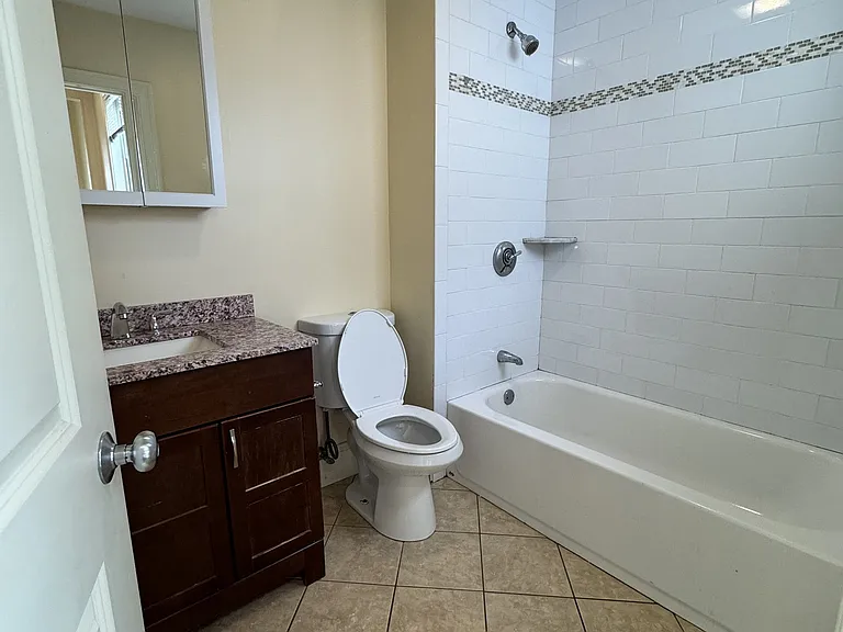 25 Lothrop St #2 — Photo 6