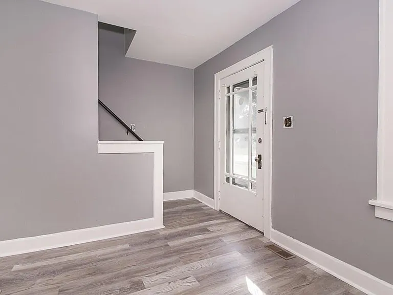 4520 Kenmore Ave — Photo 2