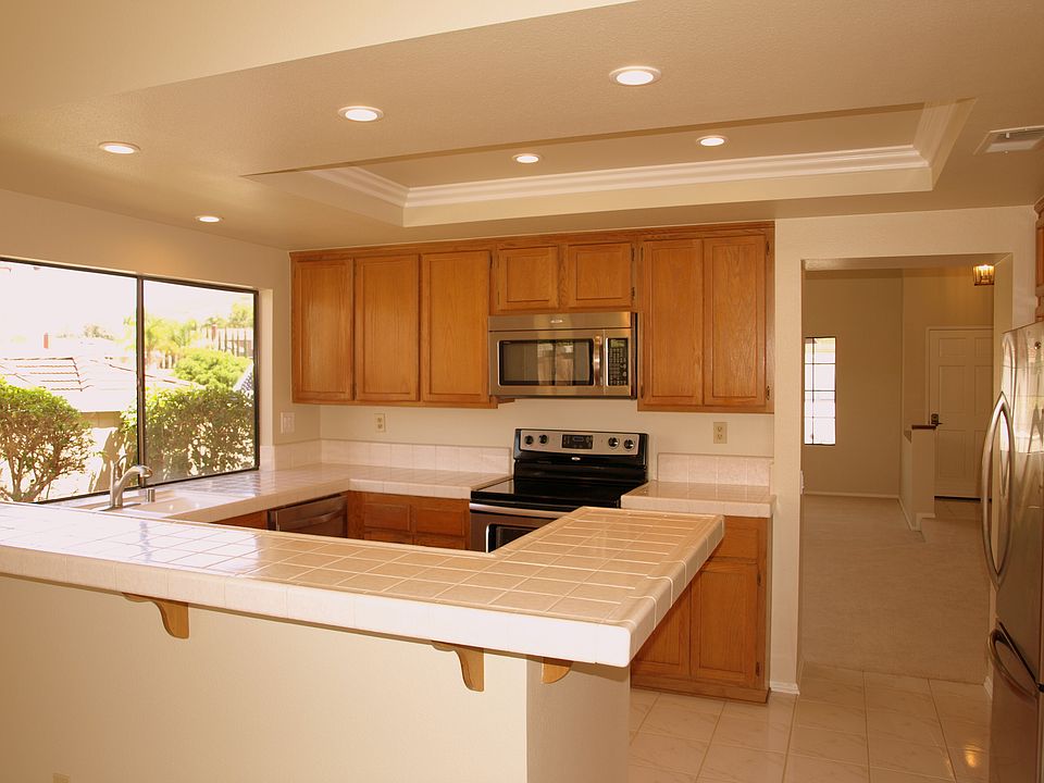 Kitchen has newer Appliances