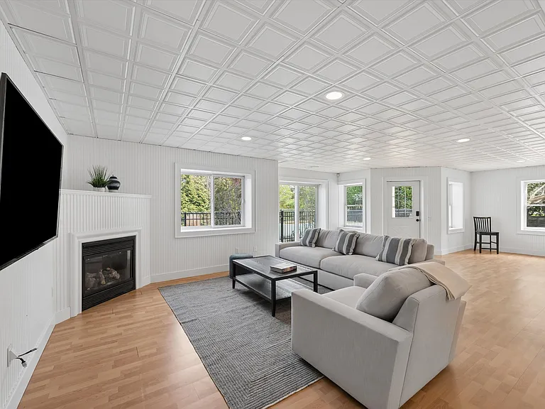 10 Peconic View Ct — Photo 17