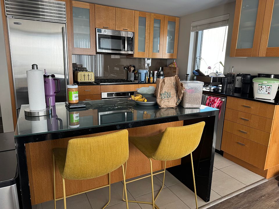 Kitchen and dinning counter