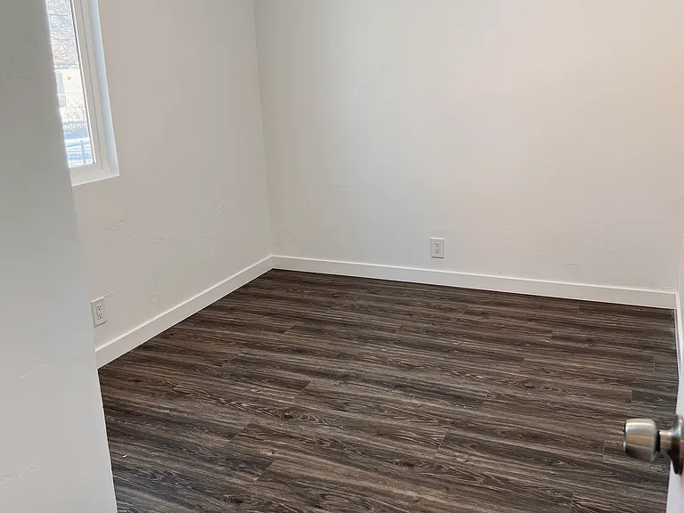 2040 Sessions St — Photo 4