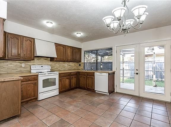 5th image of 6406 Green Oaks Dr