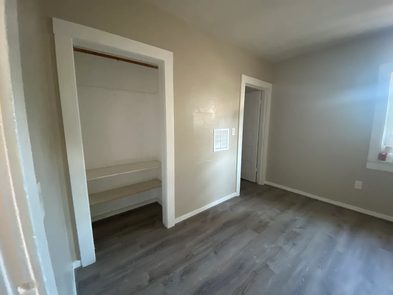 210 Russell St — Photo 3