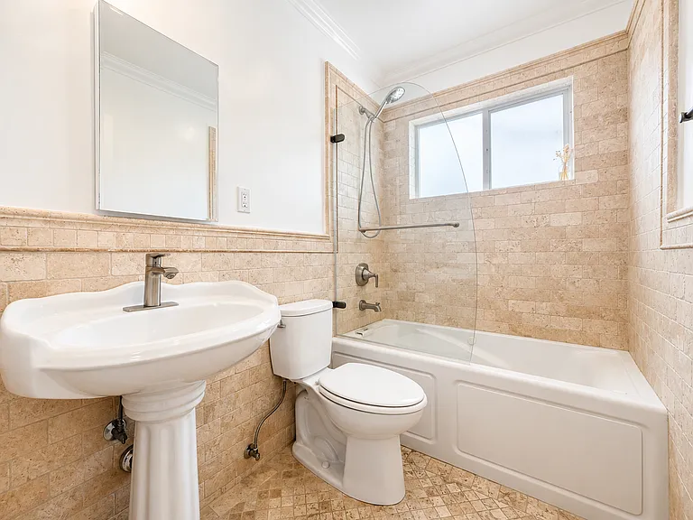 1027 20th St #2J — Photo 12