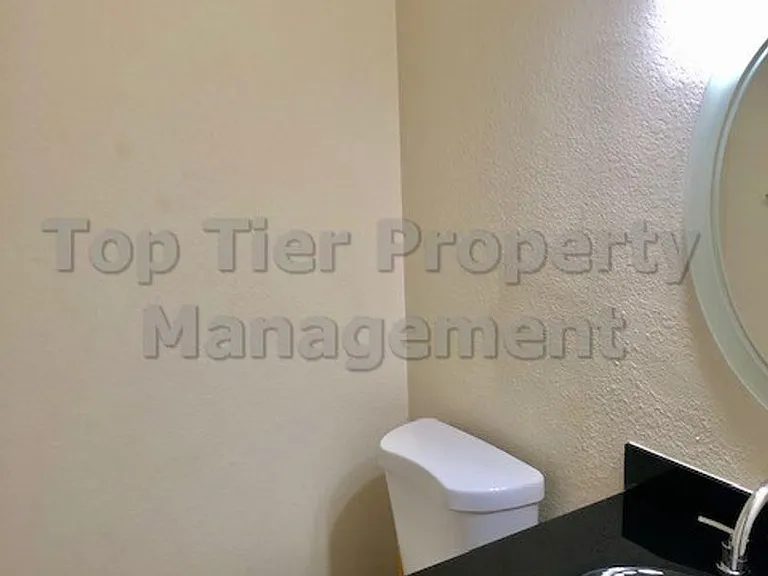 1803 Chinquapin Ct #F — Photo 9