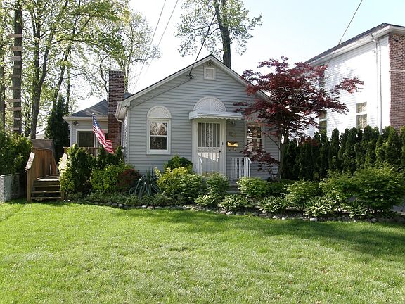 2nd image of 180 Kinghorn St