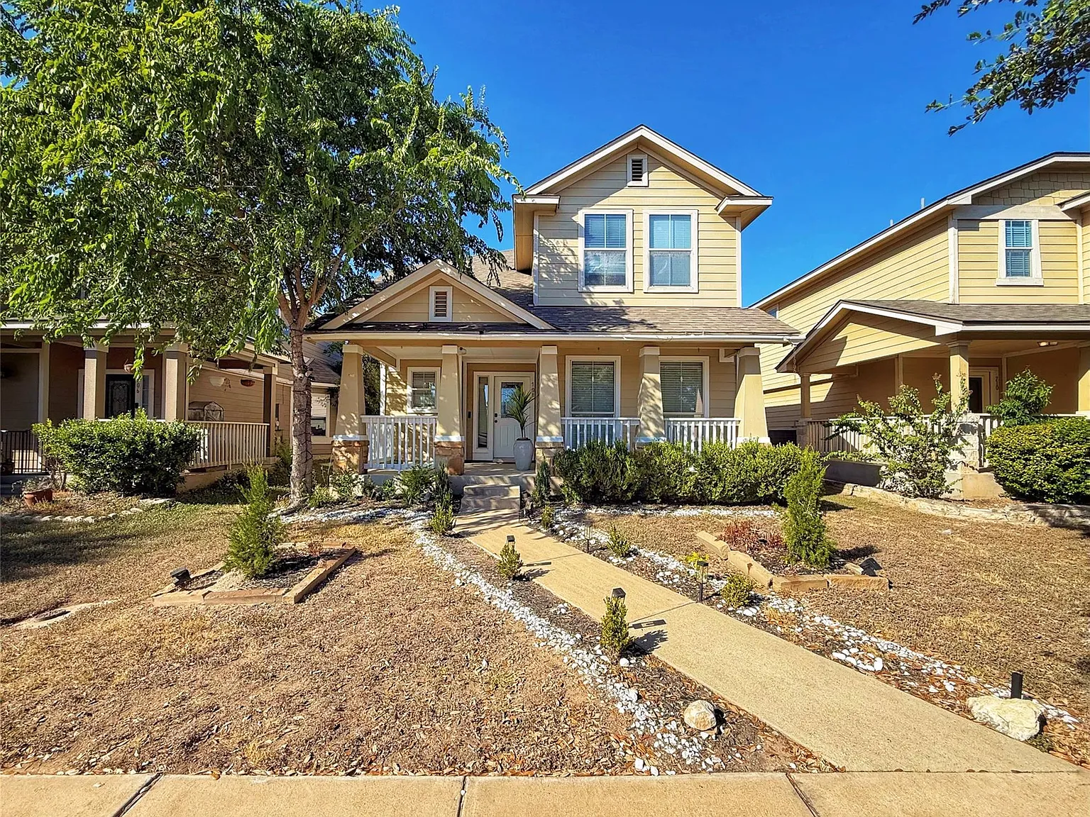 3 bed, 2.5 bath, 1346 sqft, $2,000 — Photo 2