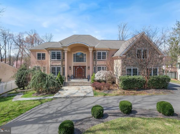 11564 W Hill Dr, Rockville, MD 20852