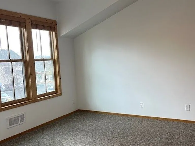 413 W Hood Ave — Photo 5