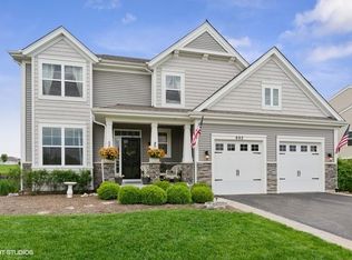 992 Catamaran Cir, Pingree Grove, IL 60140