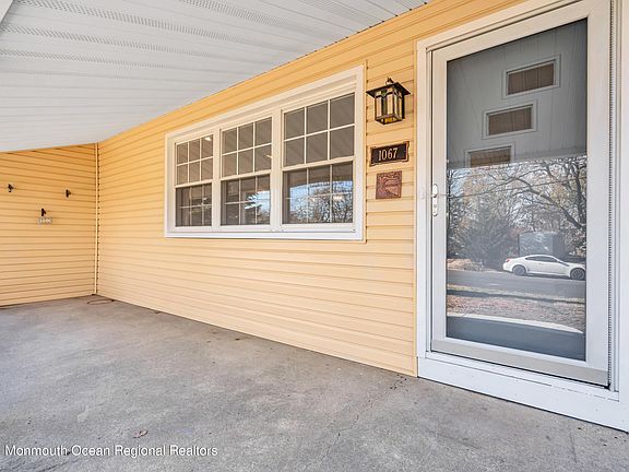 3rd image of 1067 Overlook Dr