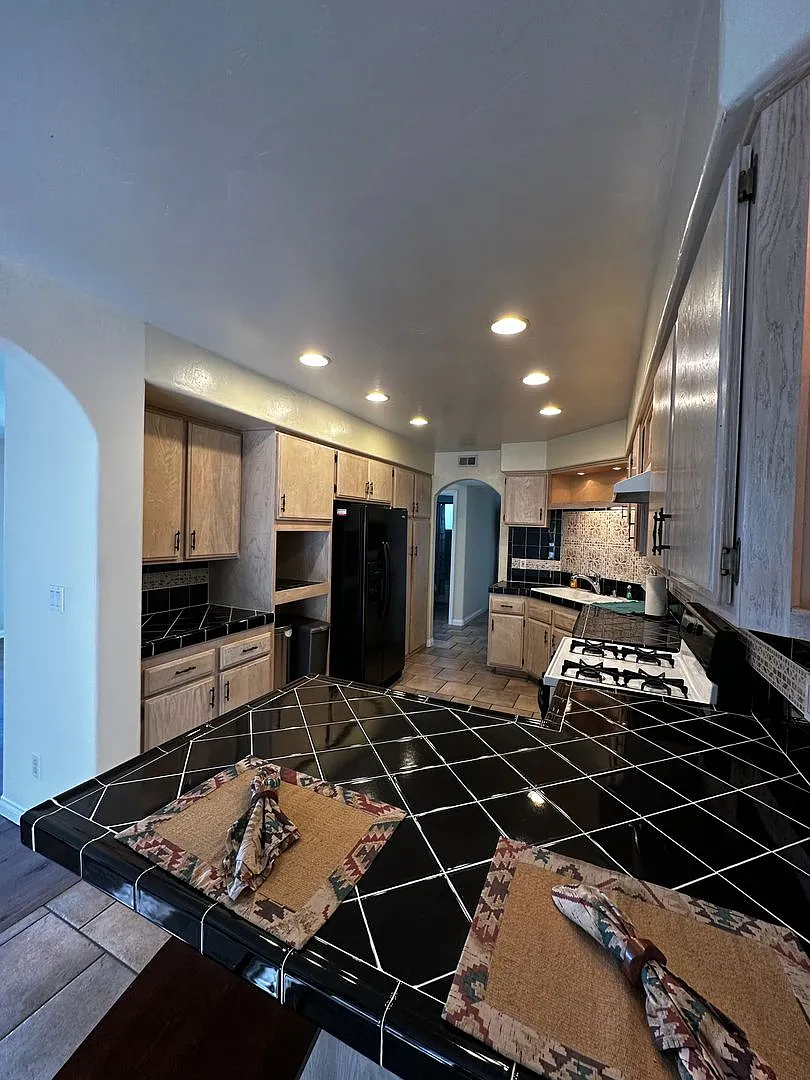 4 Bedroom, 4 Bath Home W/ 2-Car Garage. Swimming Pool And Large Fenced In Yard. Must See — Photo 4