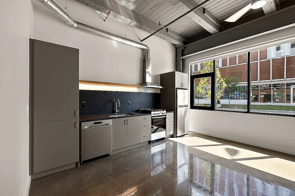 2150 Bagley St — Photo 2