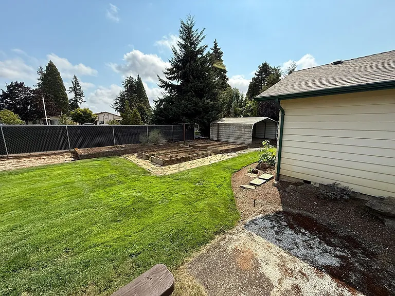 460 SE Conifer Pl — Photo 48