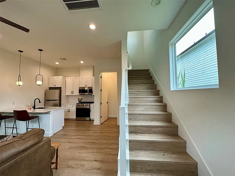 203 Danna Ln #D — Photo 3