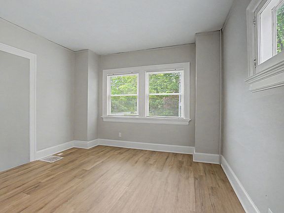 5th image of 2600 Wayne Ave