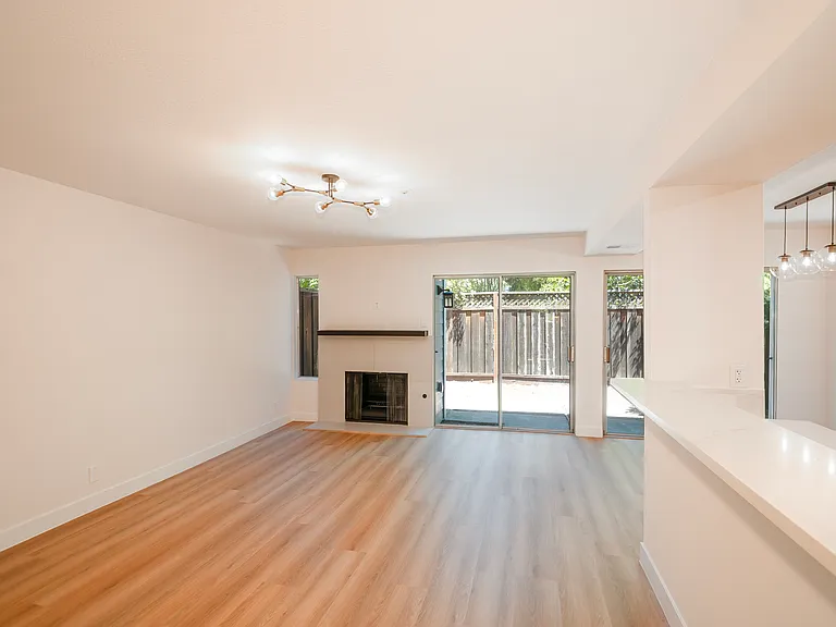 235 Ashley Cir — Photo 9