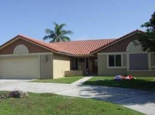 5810 W Waterford Dr, Davie, FL 33331