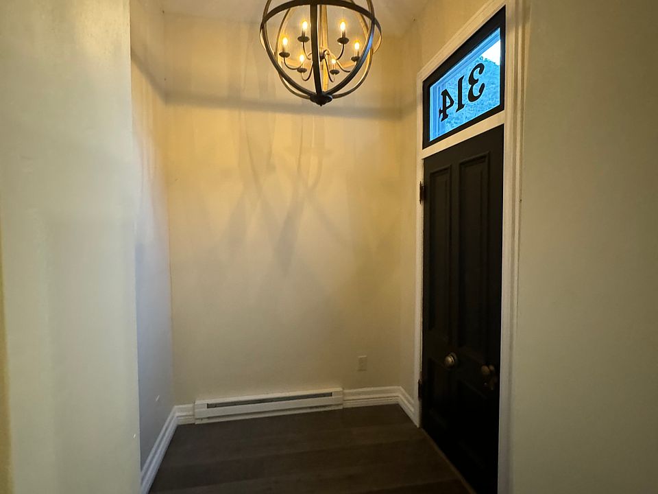 Main Entrance/hallway
