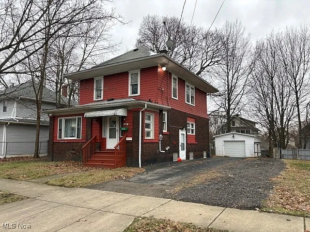 310 Vaniman St photo 1