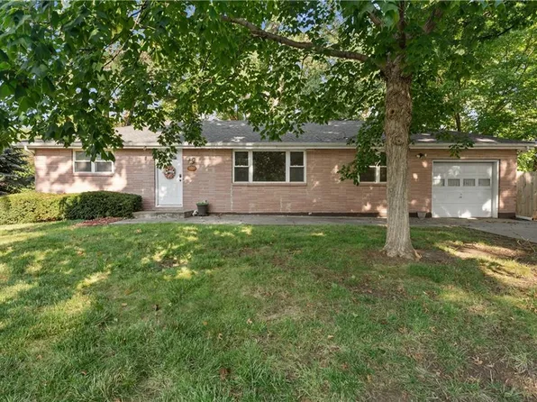 102 Highland Dr, Smithville, MO 64089