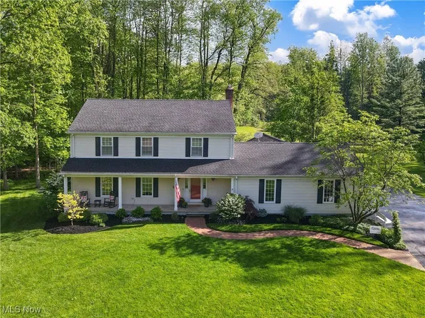 128 Countryside Dr, Chagrin Falls, OH 44022