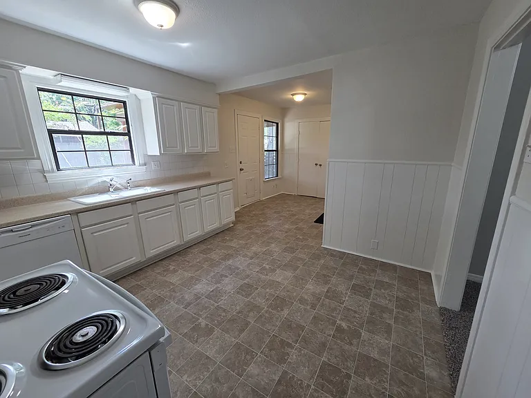 1309 Shady Ln — Photo 7
