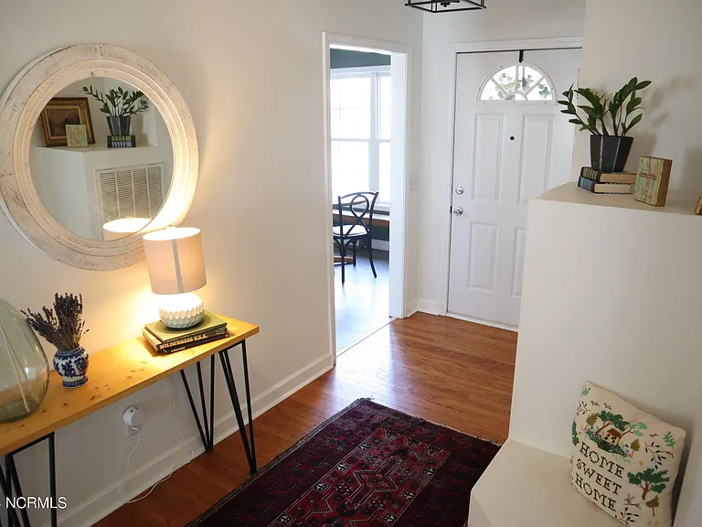 295 Sandhills Cir — Photo 3