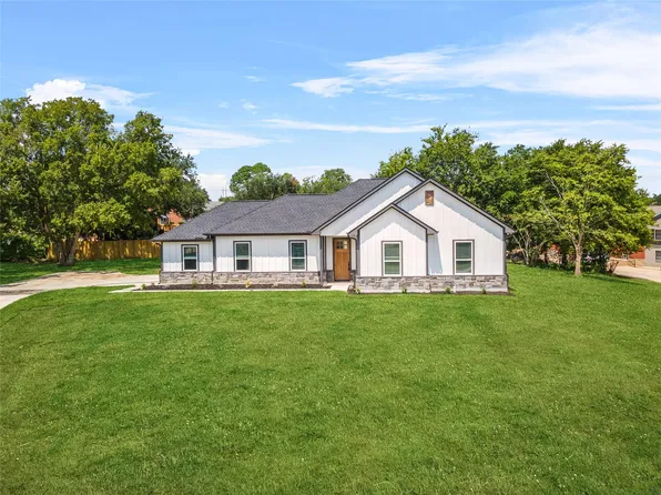 2315 Progress Dr, Brenham, TX 77833