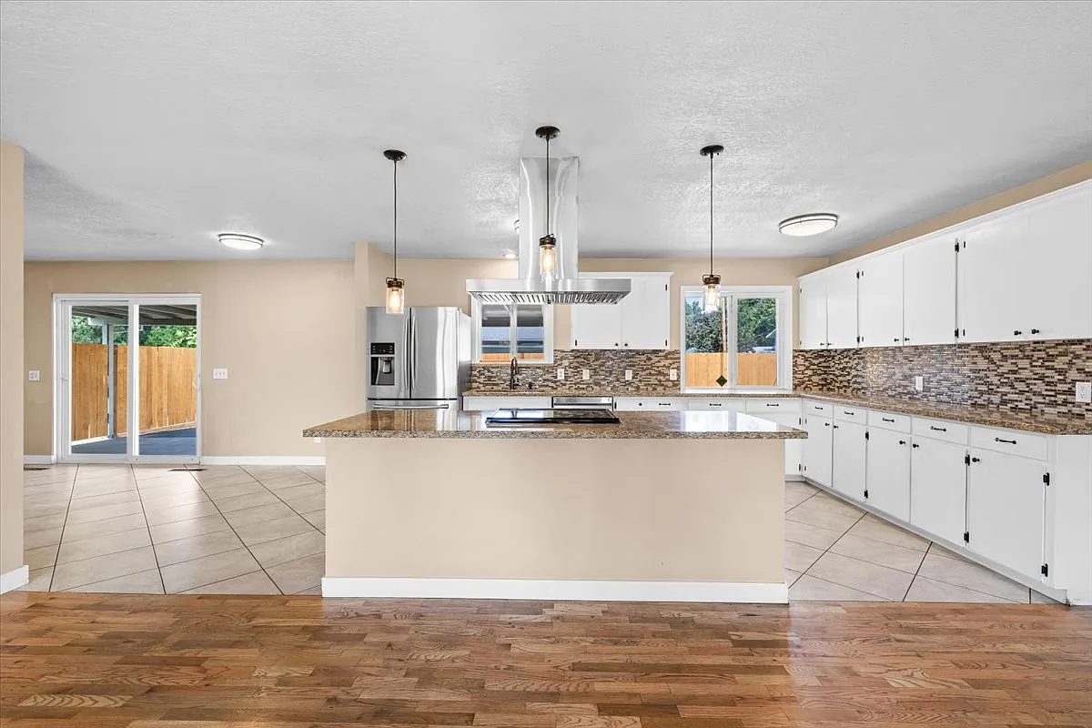 675, ID # 1461 Johnson Street - 1 — Photo 4