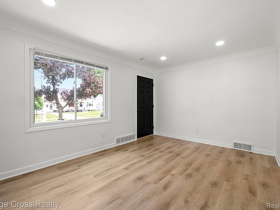 5th image of 25515 Culver St