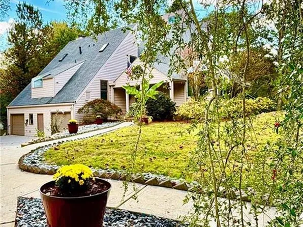 3810 Galloway Dr NE, Roswell, GA 30075